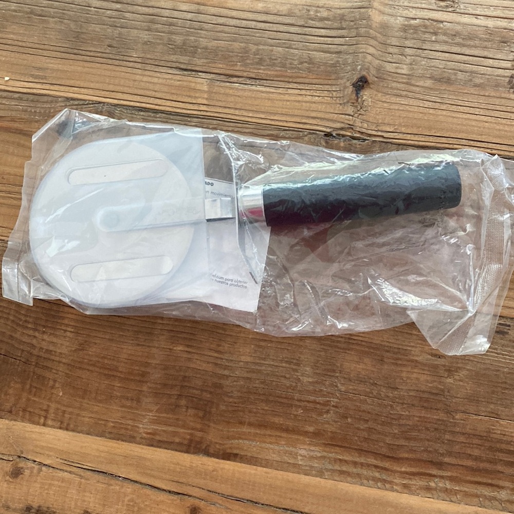 Pampered Chef pizza cutter